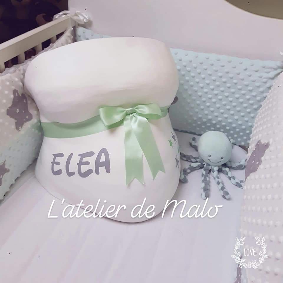 Buste de femme enceinte avec finition simple