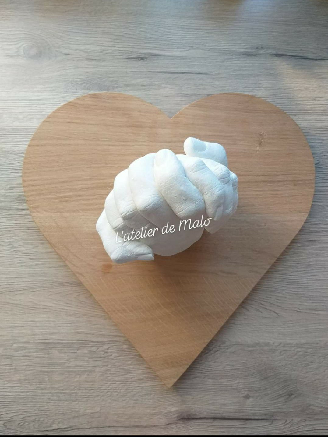 Mains couple sous cloche