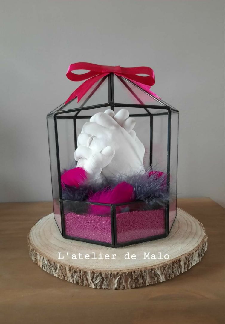 Mains couple sous cloche