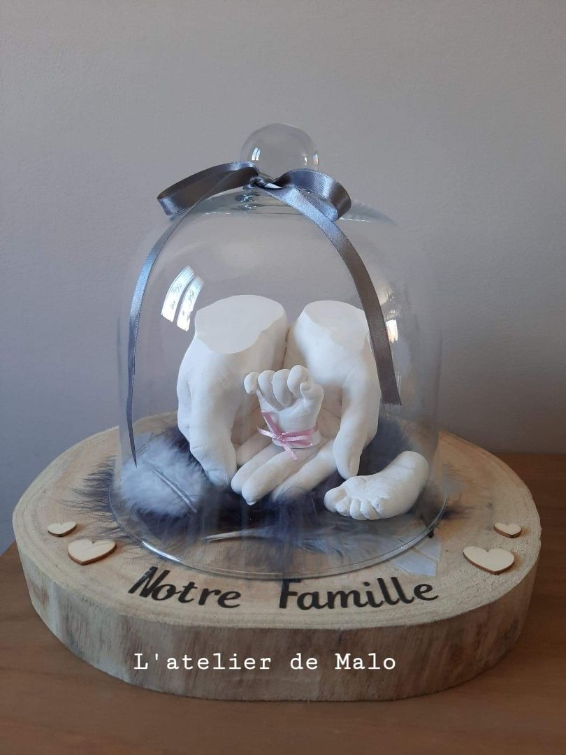 Mains en famille sous cloche